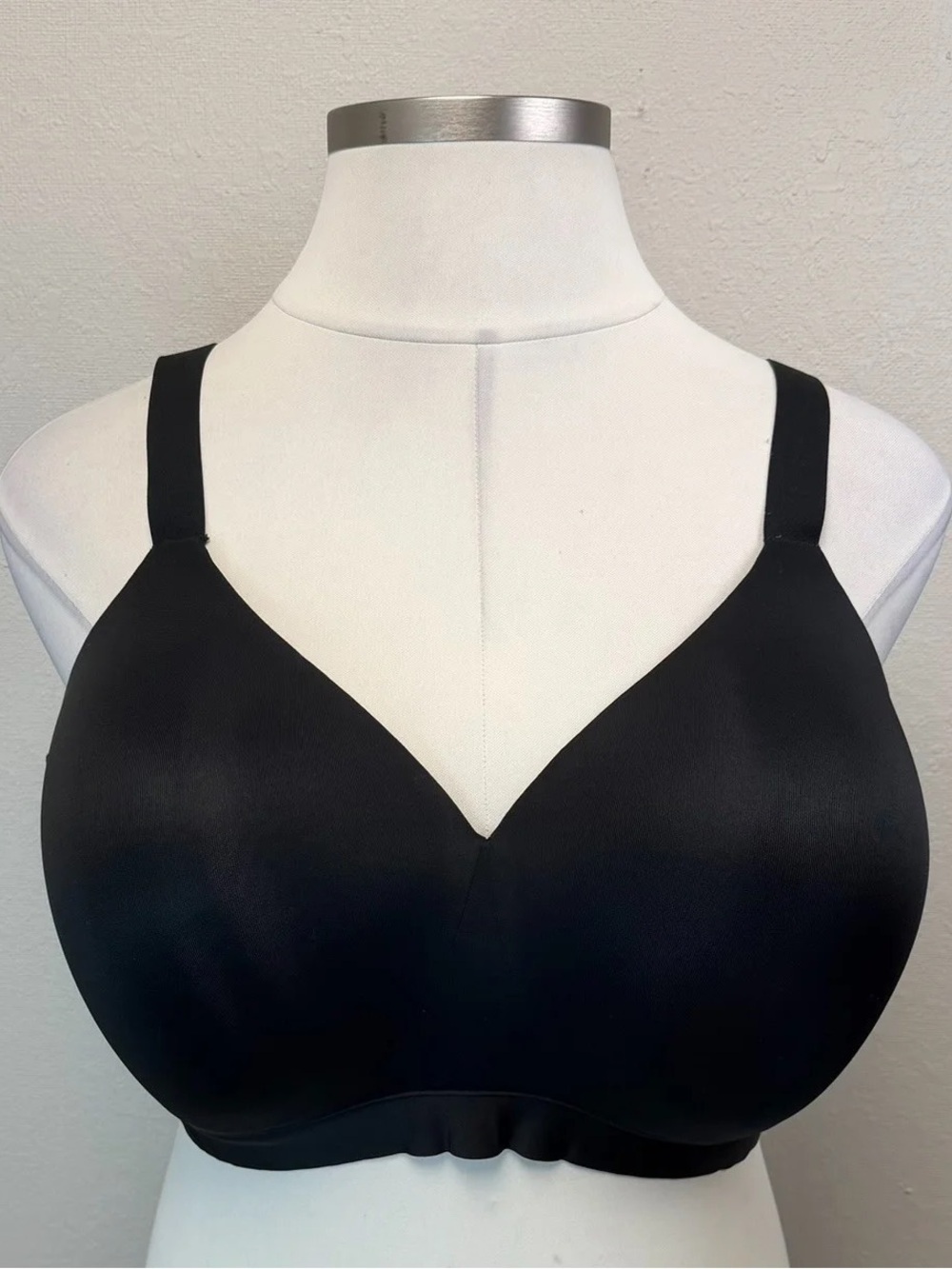 Cacique Black Lightly Lined Lounge Bra - Size 48DDD